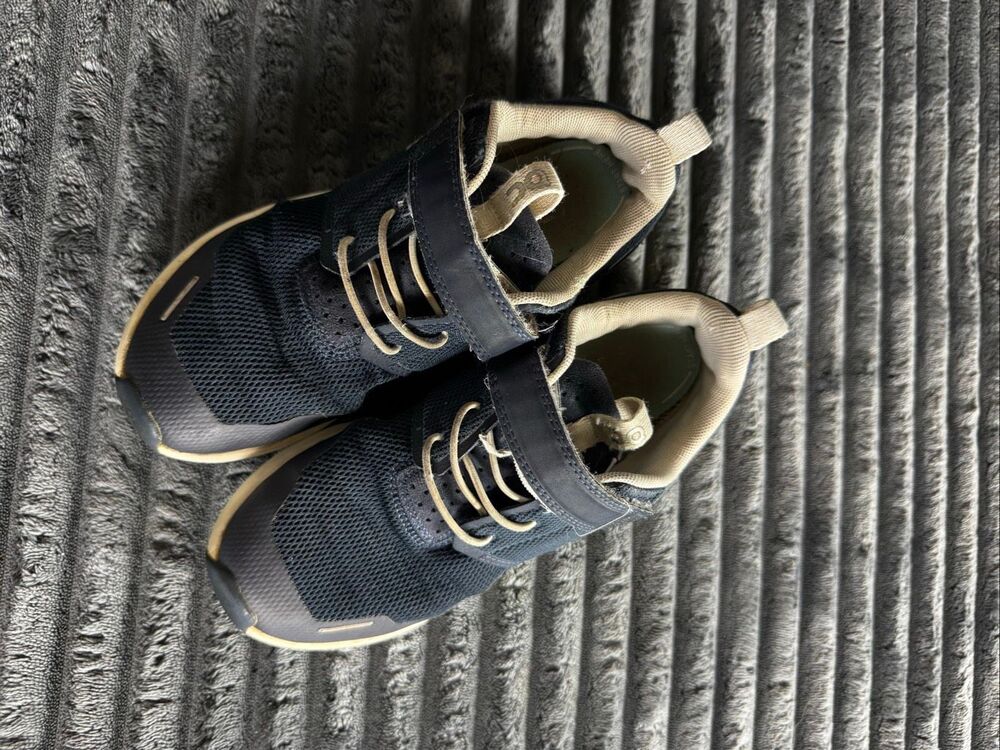 On Cloud Childs Navy Midnight White Shoes Size 2